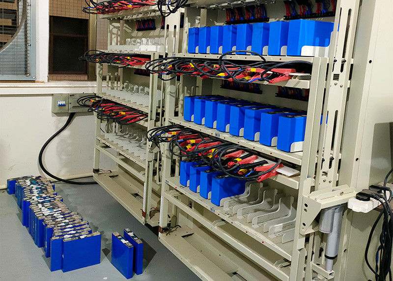 Ελέγχου MPPT Ηλιακά πάνελ λεπτής ταινίας 48V 200ah 10kwh 20kwh Ηλιακό ράφι για την τοποθέτηση στην οροφή